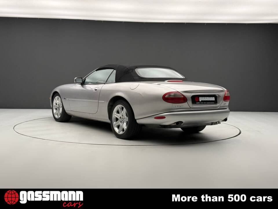 Image 9/15 of Jaguar XK8 4.0 (2000)