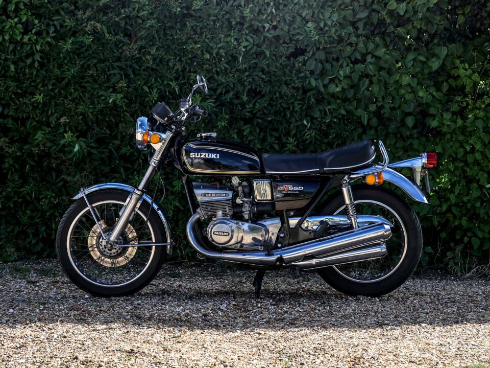 Image 2/25 of Suzuki GT 550 II (1976)