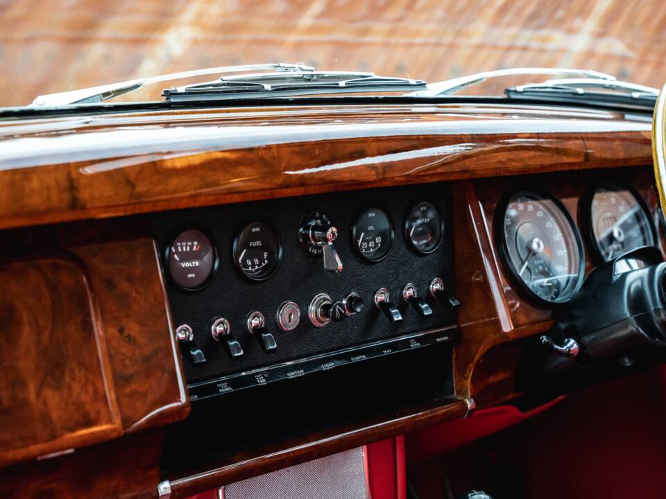 Bild 20/51 von Jaguar 240 (1968)