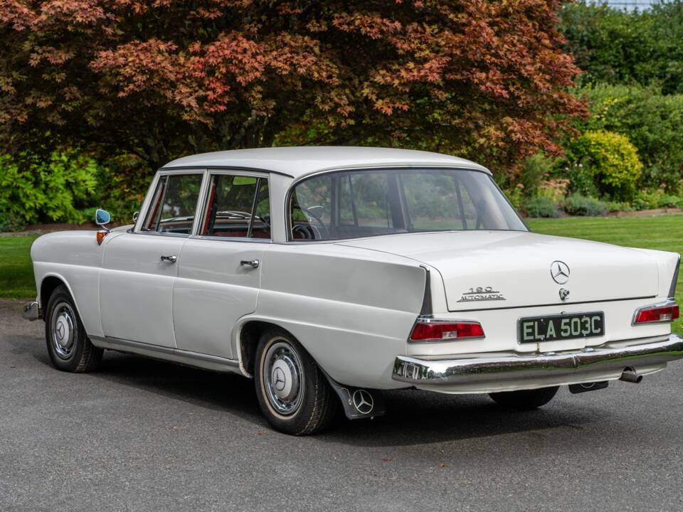 Image 3/35 of Mercedes-Benz 190 c (1965)