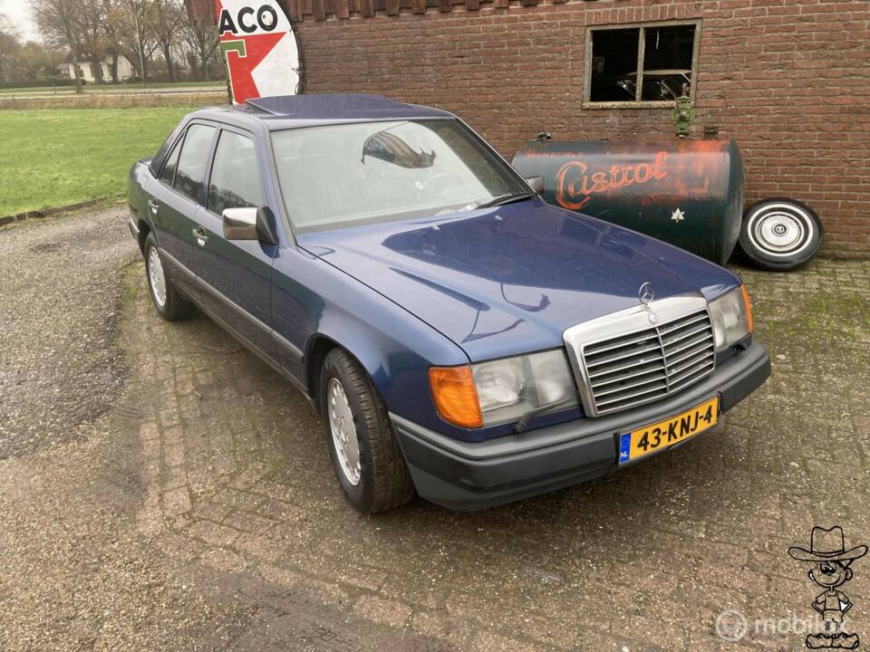 Bild 1/50 von Mercedes-Benz 300 E (1986)