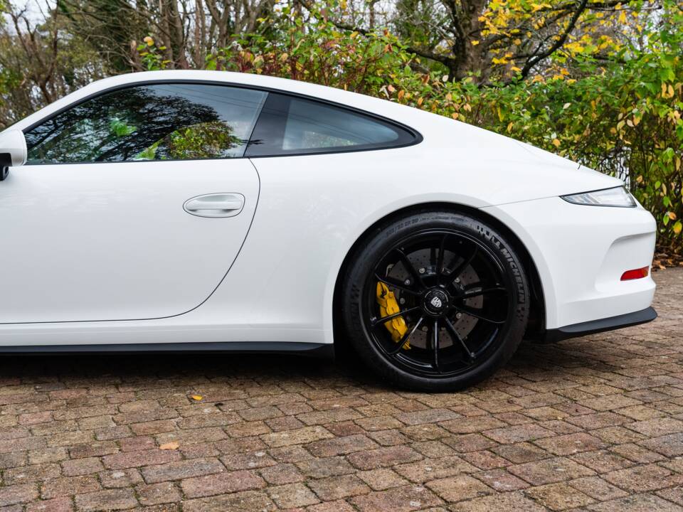 Image 12/42 of Porsche 911 R (2016)