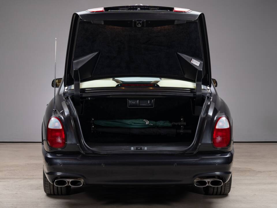 Image 13/46 of Bentley Arnage T (2004)