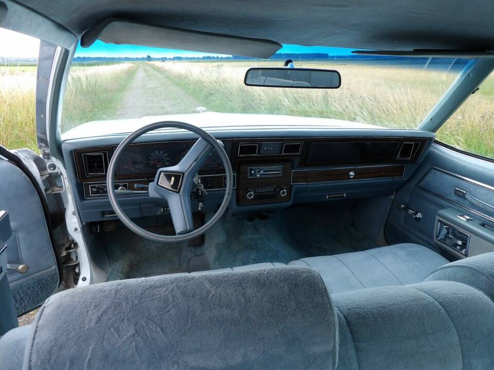 Image 2/8 de Chevrolet Caprice Classic (1979)
