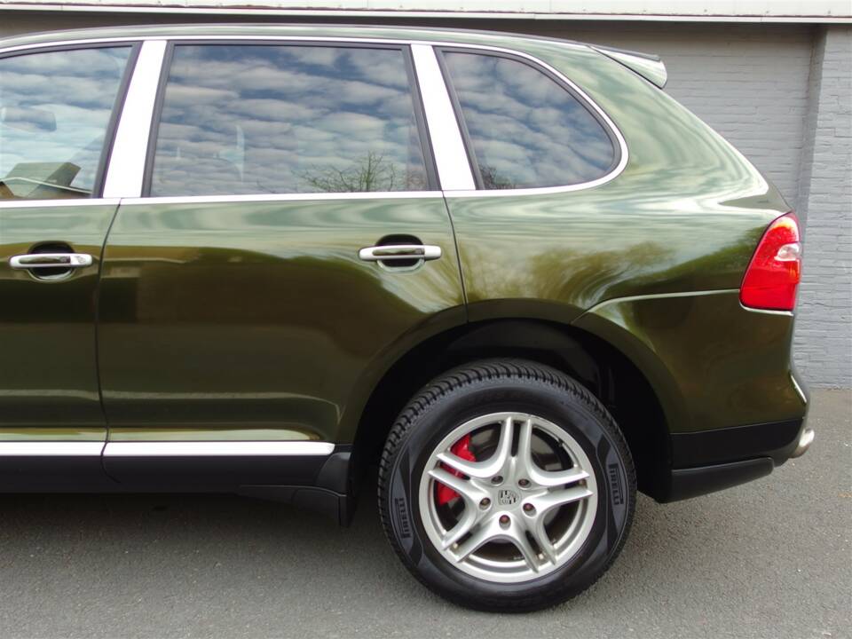 Image 30/99 of Porsche Cayenne Turbo (2007)