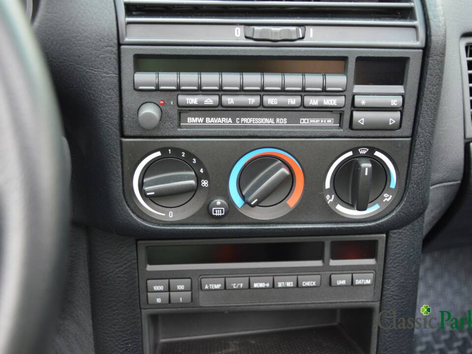 Bild 33/50 von BMW 320i (1994)
