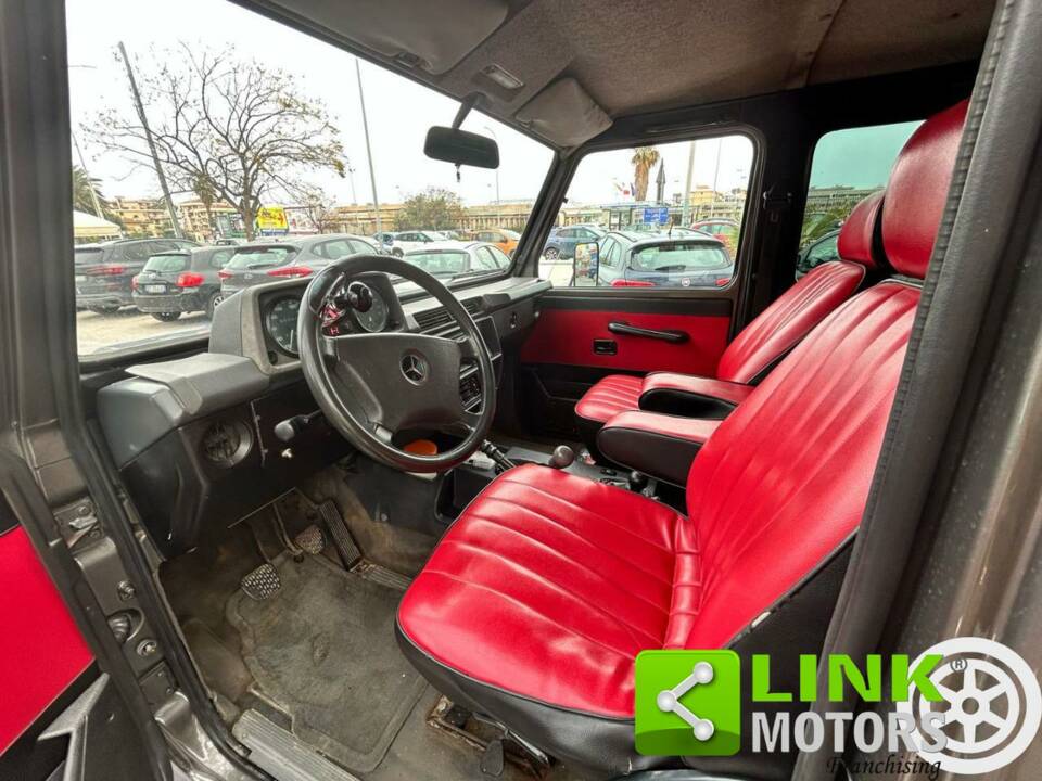 Image 2/10 de Mercedes-Benz 300 GD (SWB) (1980)