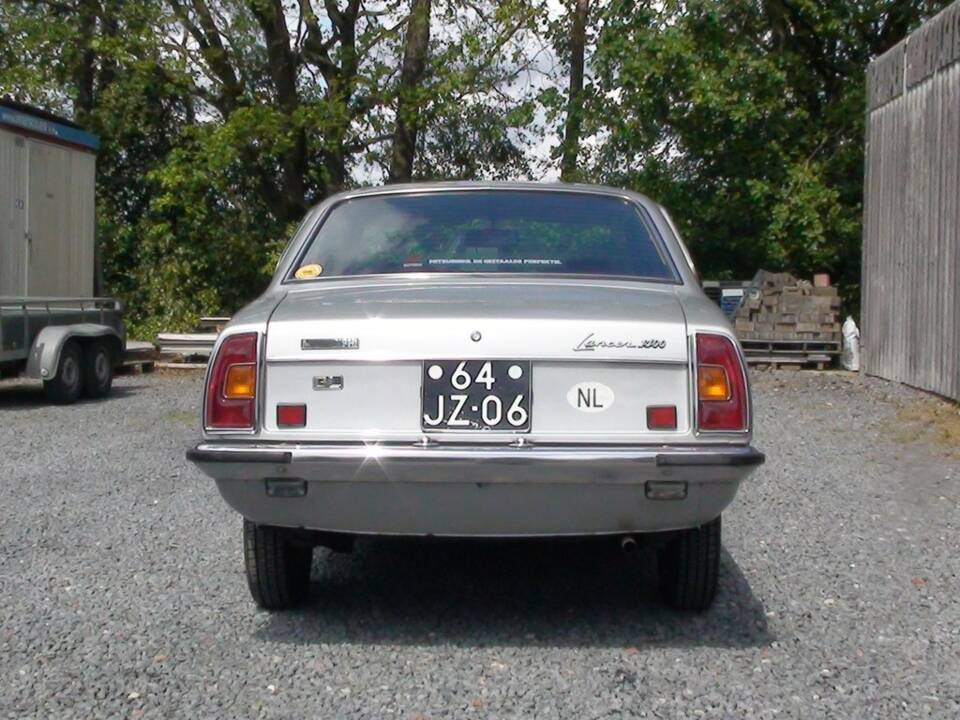Image 8/8 of Mitsubishi Lancer (1976)