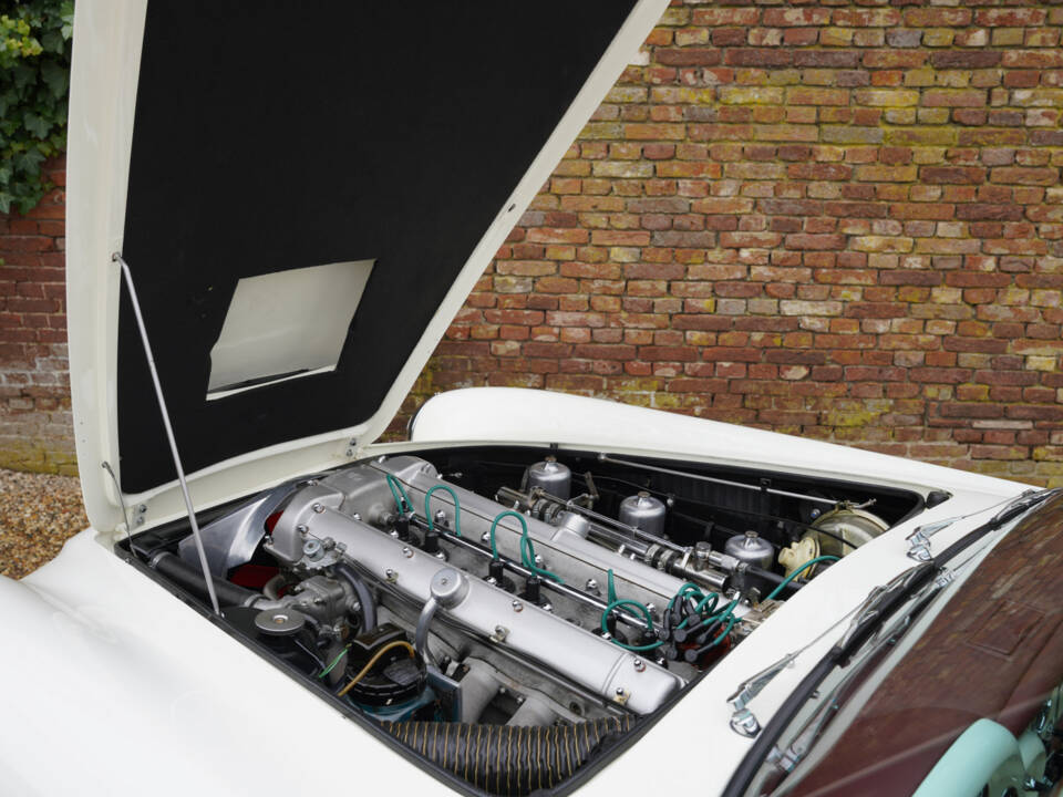 Image 18/50 de Aston Martin DB 4 (1961)