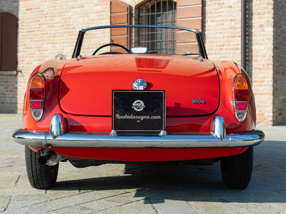 Image 13/50 of Alfa Romeo Giulia 1600 Spider (1964)