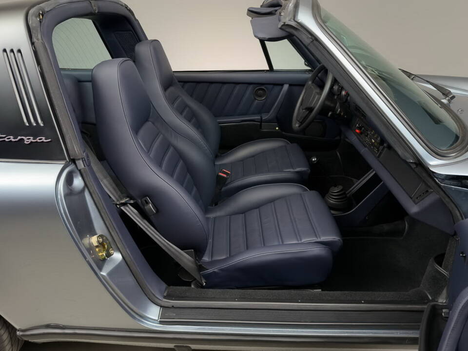 Image 22/41 of Porsche 911 SC 3.0 (1982)