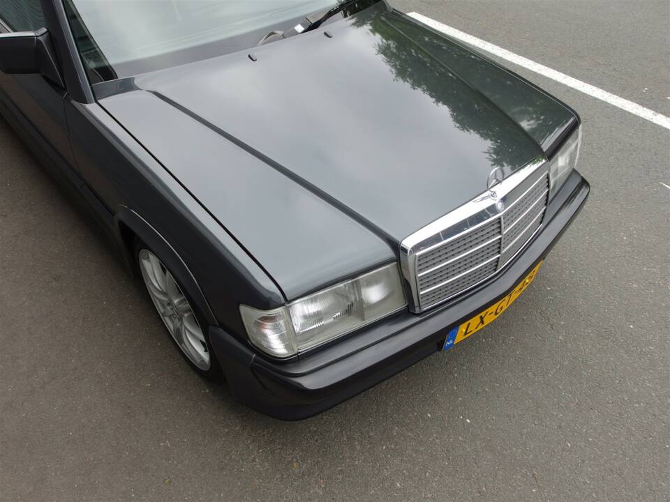 Immagine 9/98 di Mercedes-Benz 190 E 2.3-16 (1985)