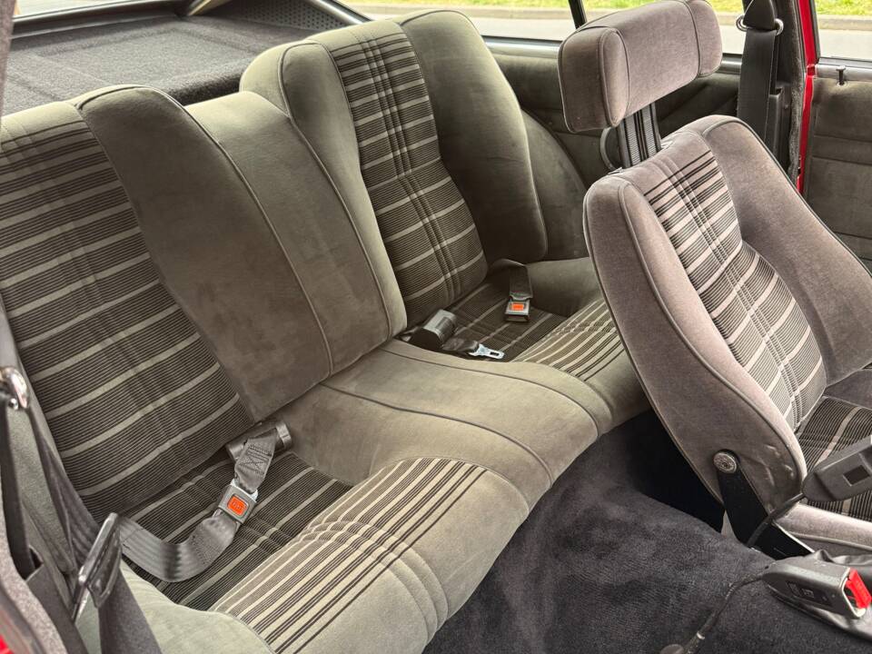 Bild 5/12 von Alfa Romeo GTV 2.0 (1983)