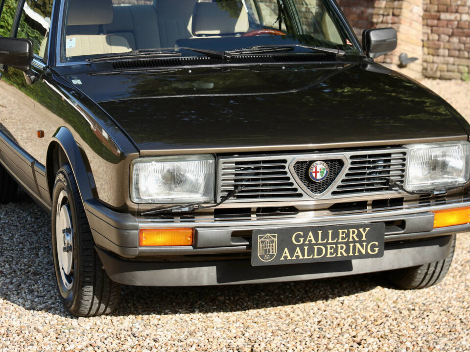 Immagine 38/50 di Alfa Romeo Alfetta 2.0 (1984)