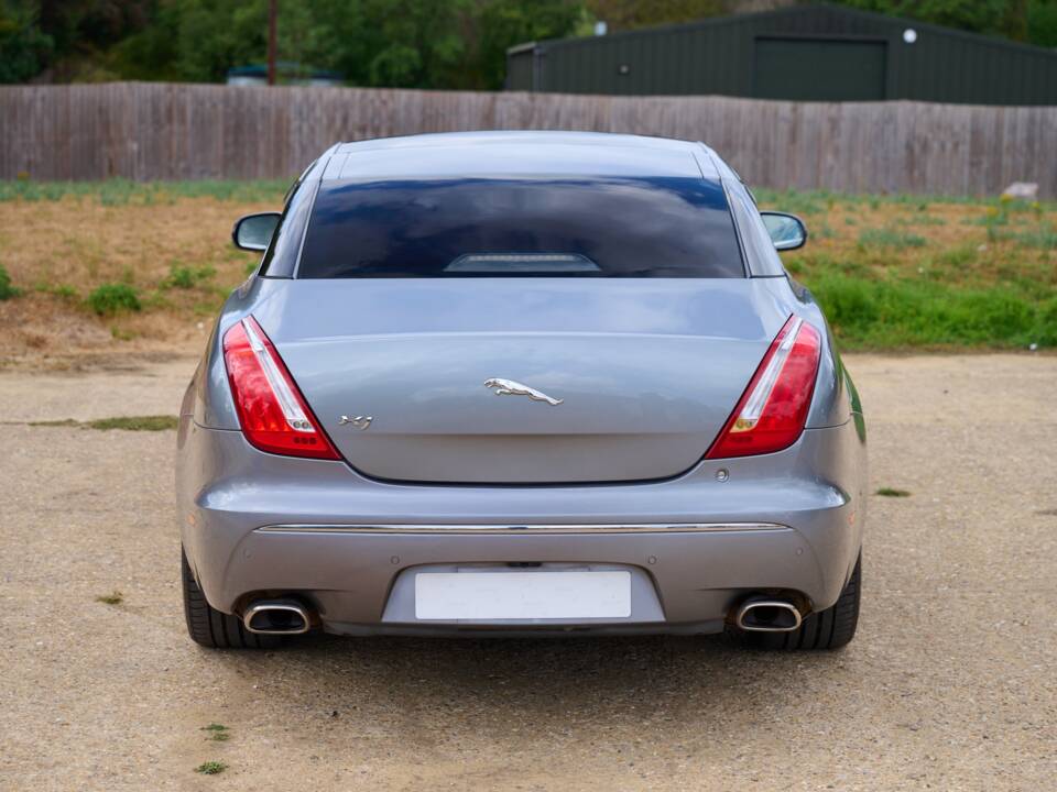 Bild 10/50 von Jaguar XJ 5.0 (2010)