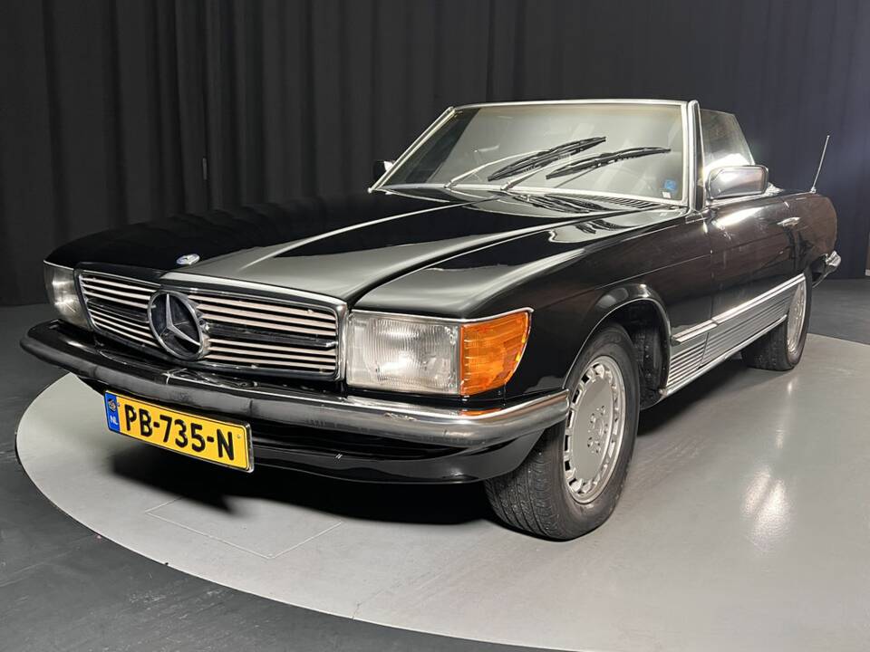 Image 4/8 de Mercedes-Benz 380 SL (1982)