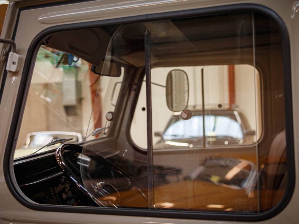 Bild 12/44 von Citroën HY (1974)