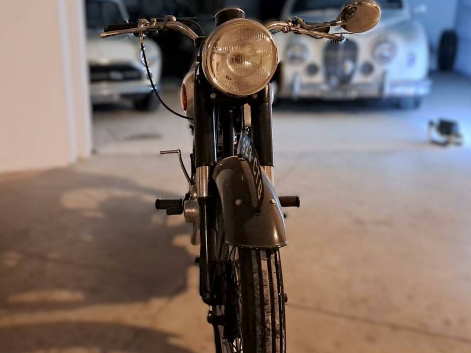 Image 17/24 of BSA C 11, C 12 (1957)