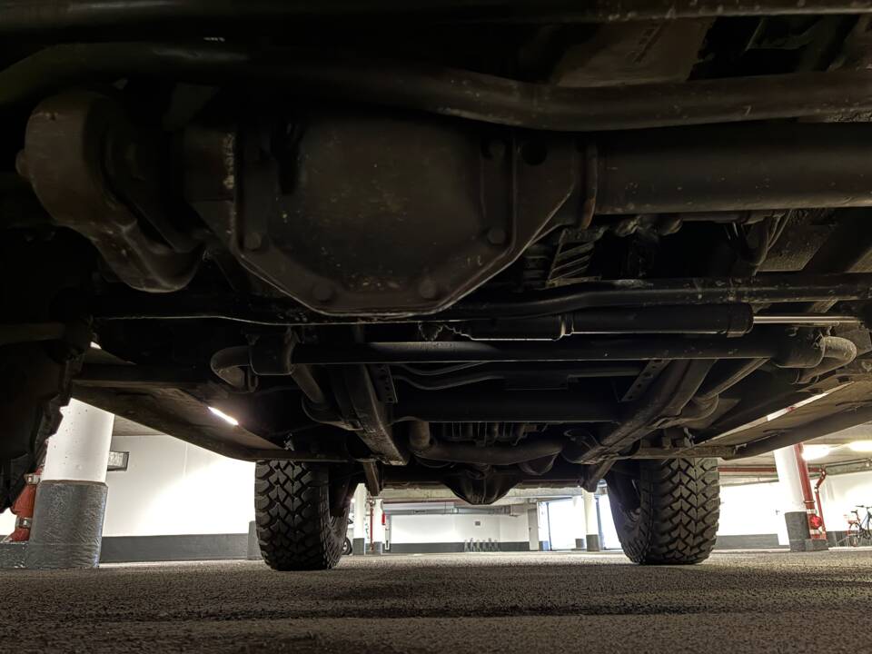 Immagine 17/23 di Mercedes-Benz 230 GE (SWB) (1987)