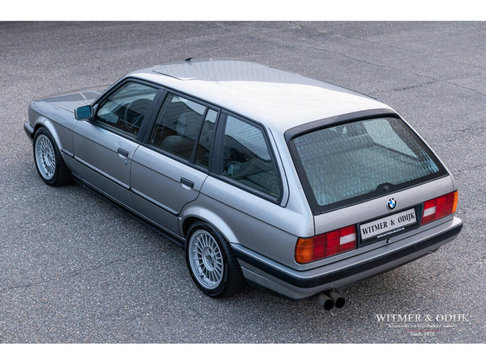 Image 8/50 de BMW 320i Touring (1989)