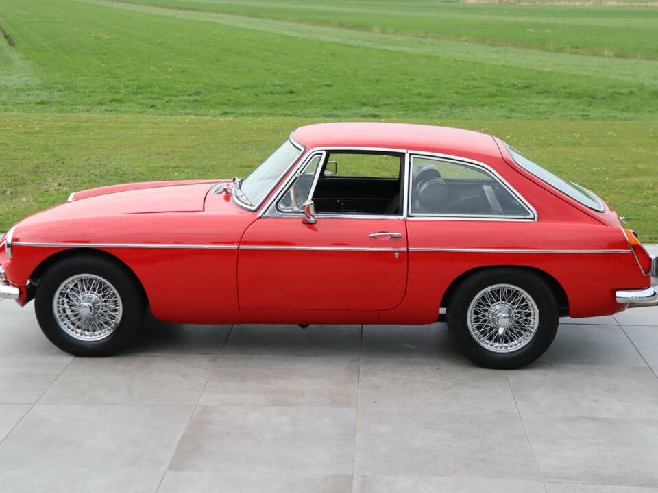 Image 7/50 of MG MGB GT (1974)