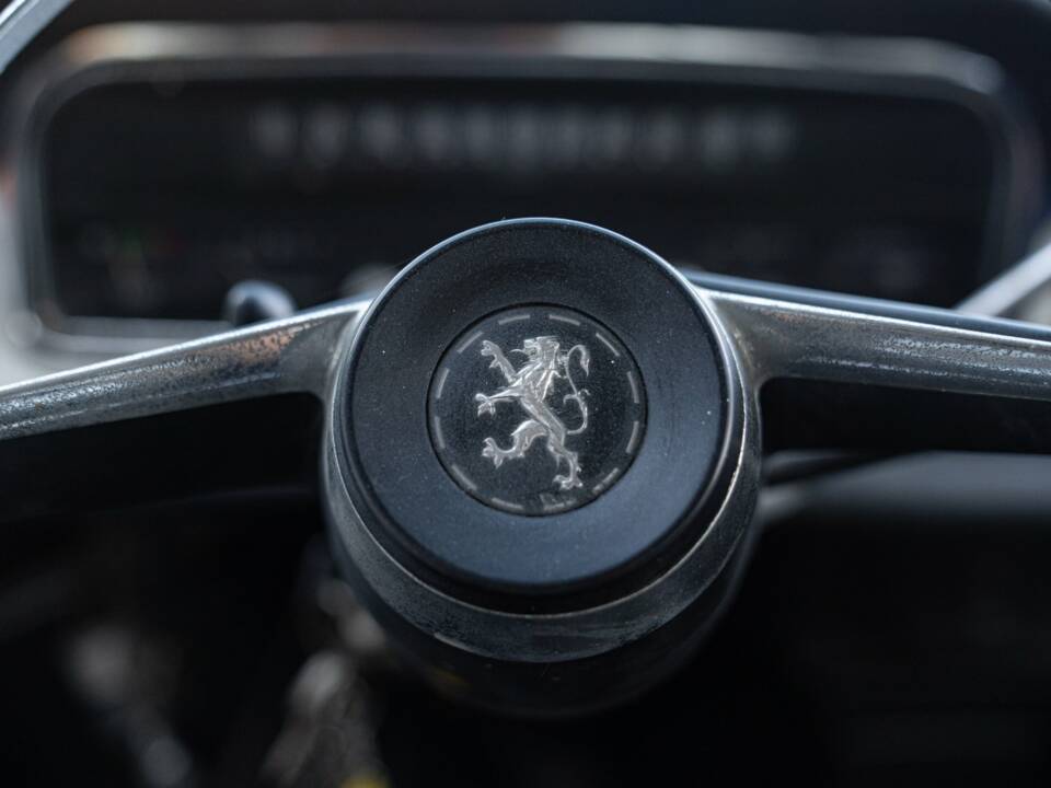 Image 18/29 of Peugeot 404 Coupé (1966)