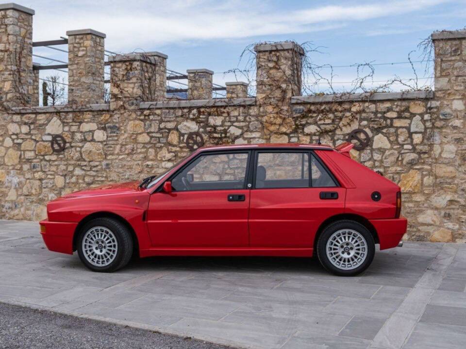 Image 2/15 of Lancia Delta HF Integrale Evoluzione I (1992)