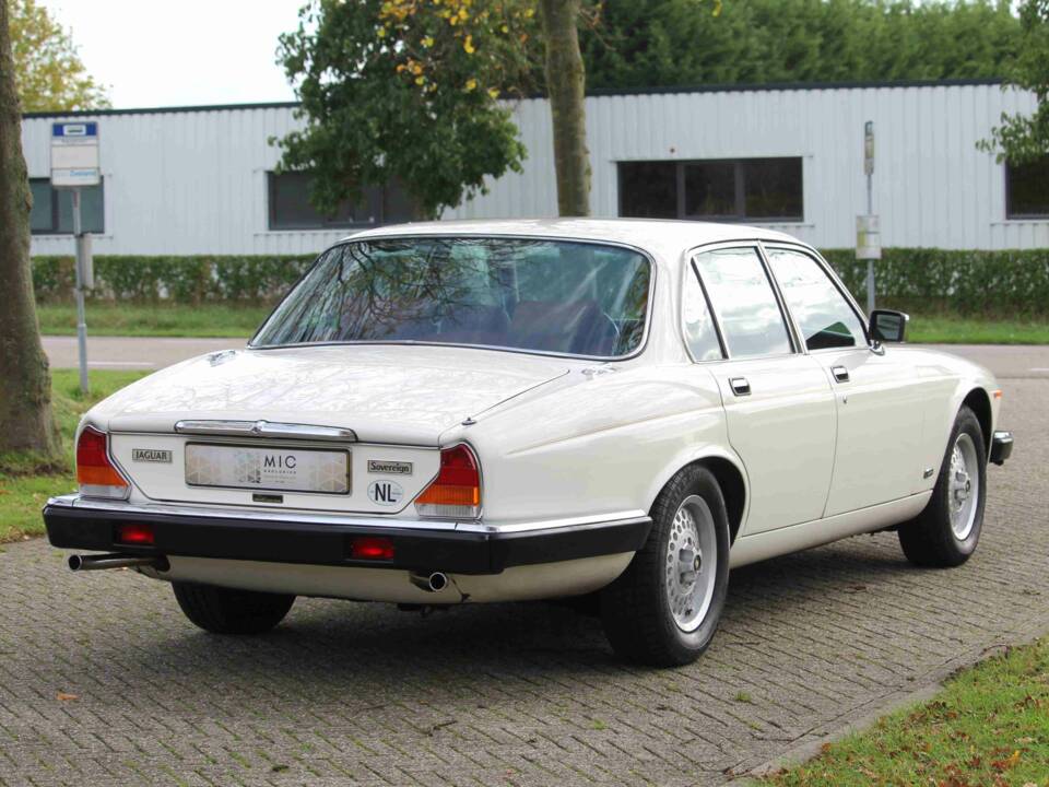 Bild 57/68 von Jaguar XJ 6 4.2 (1985)