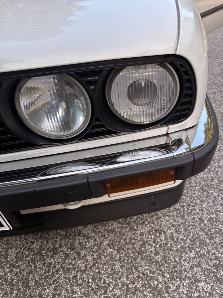 Immagine 54/75 di BMW 320i (1988)