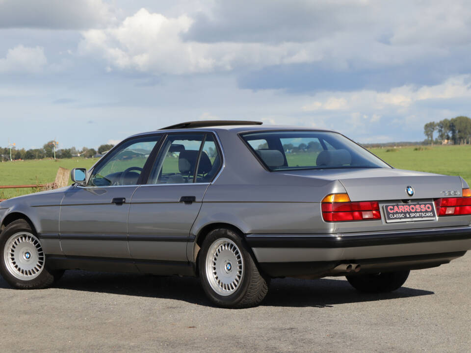 Imagen 14/41 de BMW 735i (1987)