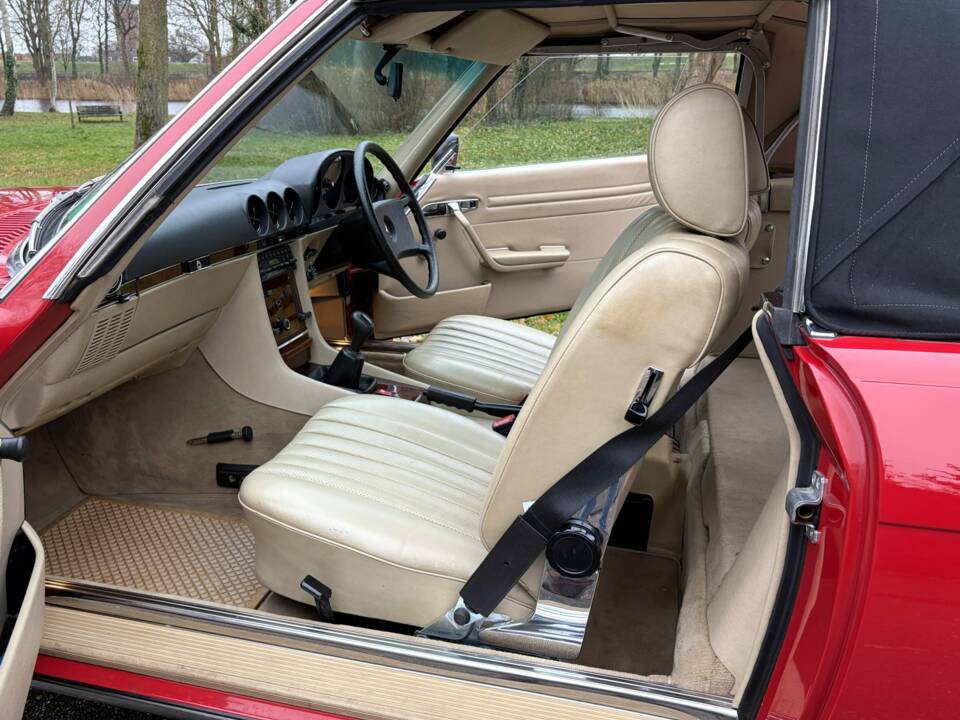 Immagine 2/14 di Mercedes-Benz 280 SL (1985)
