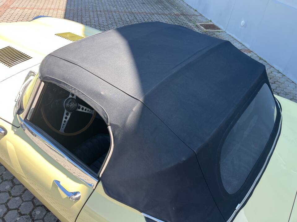 Image 8/15 de Jaguar E-Type (1969)
