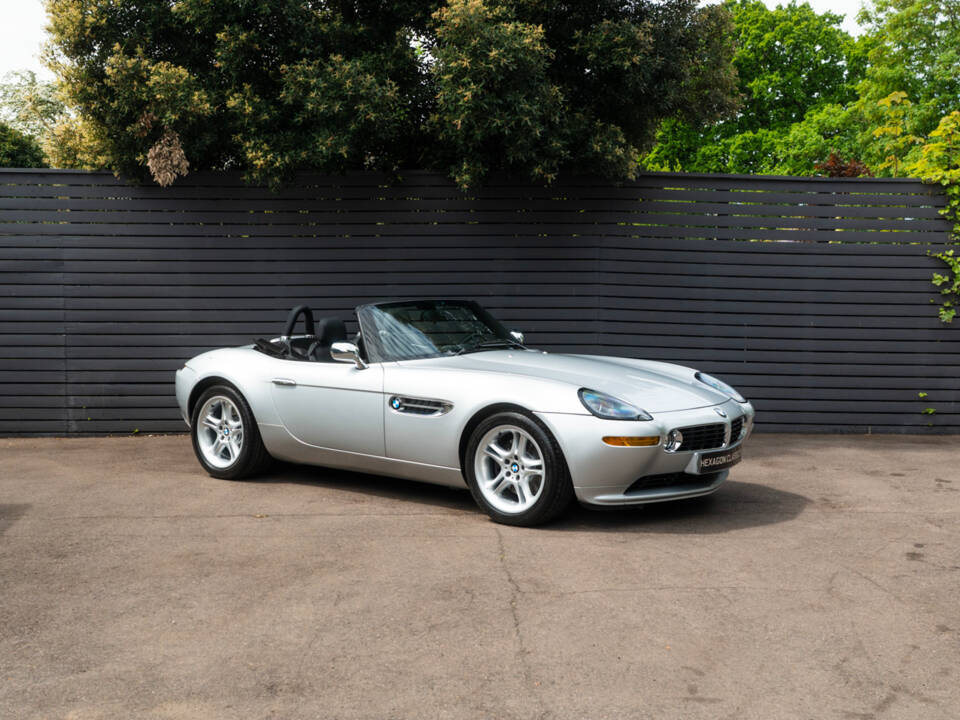 Image 33/53 of BMW Z8 (2001)