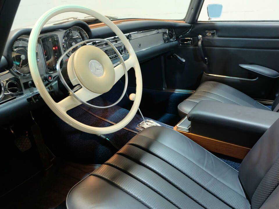 Image 23/36 of Mercedes-Benz 280 SL (1969)