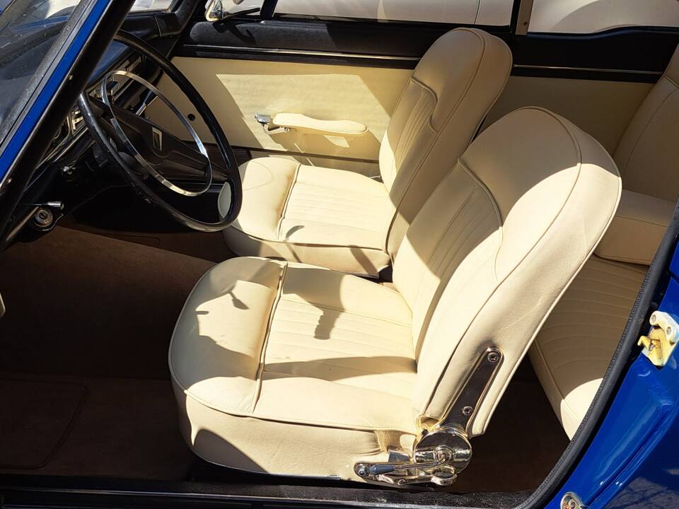 Image 17/46 of Peugeot 404 Coupé (1967)