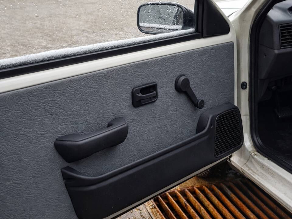 Bild 3/4 von Rover 111 L (1994)