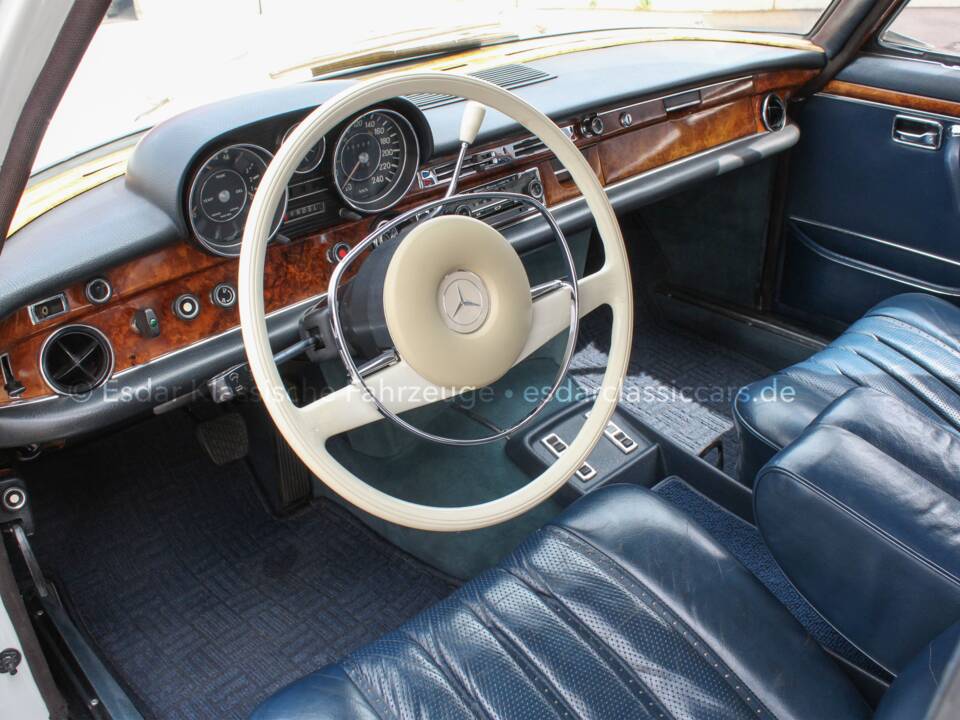 Image 13/35 de Mercedes-Benz 300 SEL 3.5 (1971)