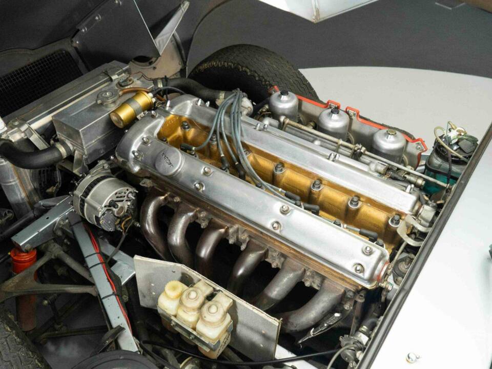 Image 16/19 of Jaguar E-Type 3.8 (1961)