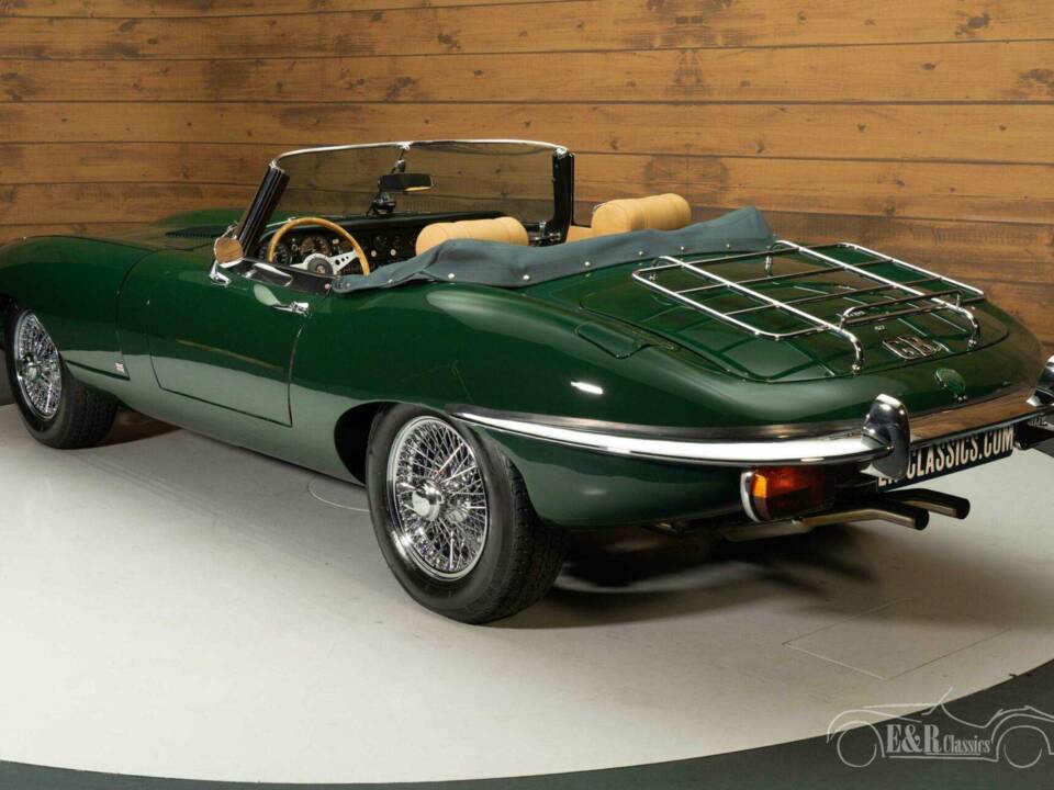 Image 14/19 of Jaguar E-Type (1970)
