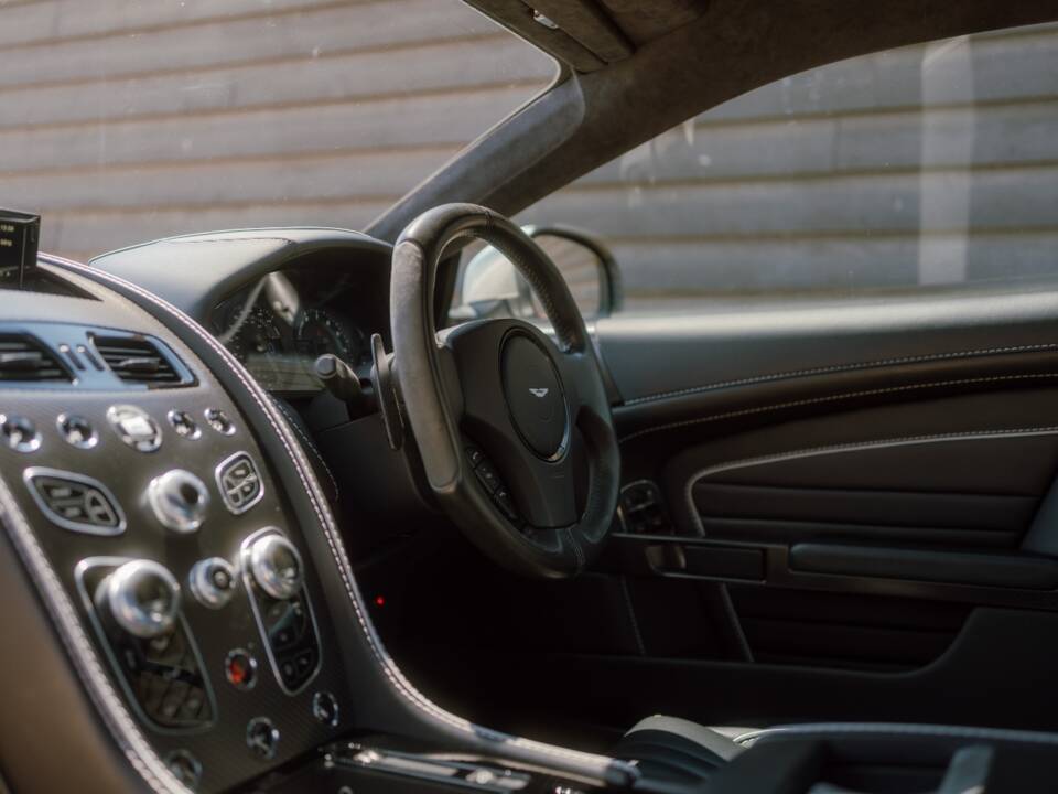 Image 46/96 of Aston Martin DB 9 GT "Bond Edition" (2015)