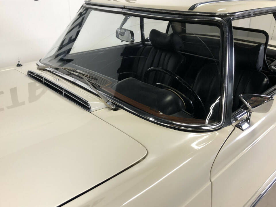 Image 7/25 of Mercedes-Benz 280 SL (1969)