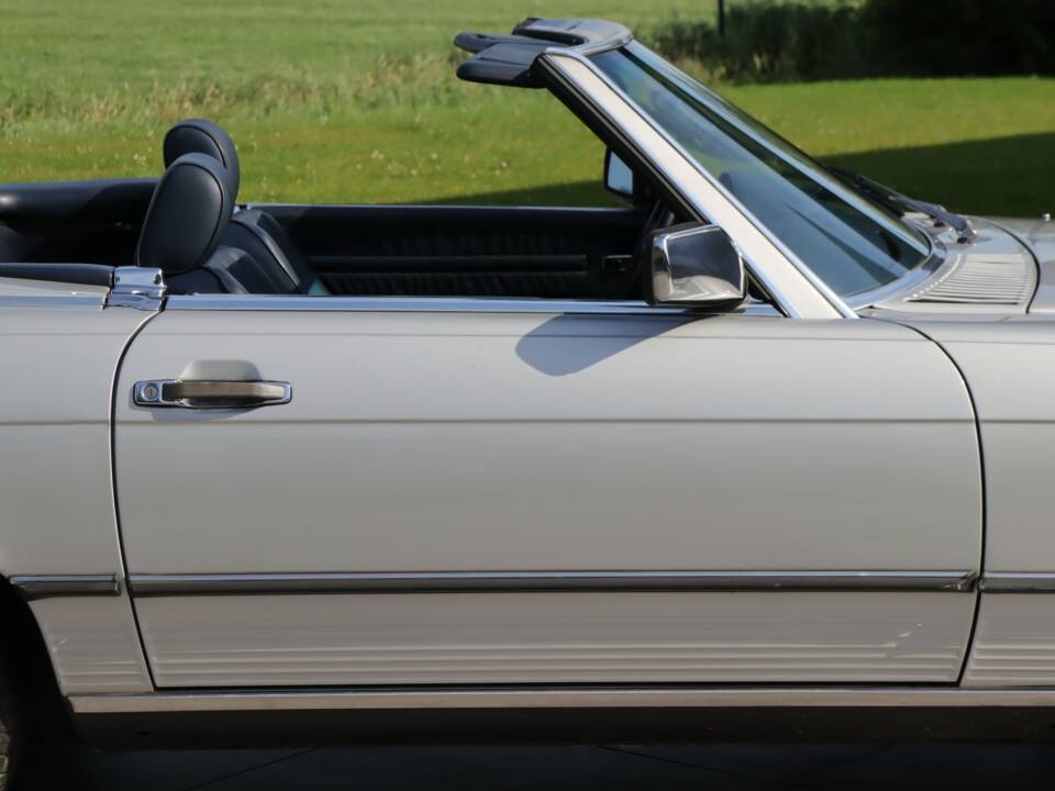 Image 49/50 de Mercedes-Benz 560 SL (1988)