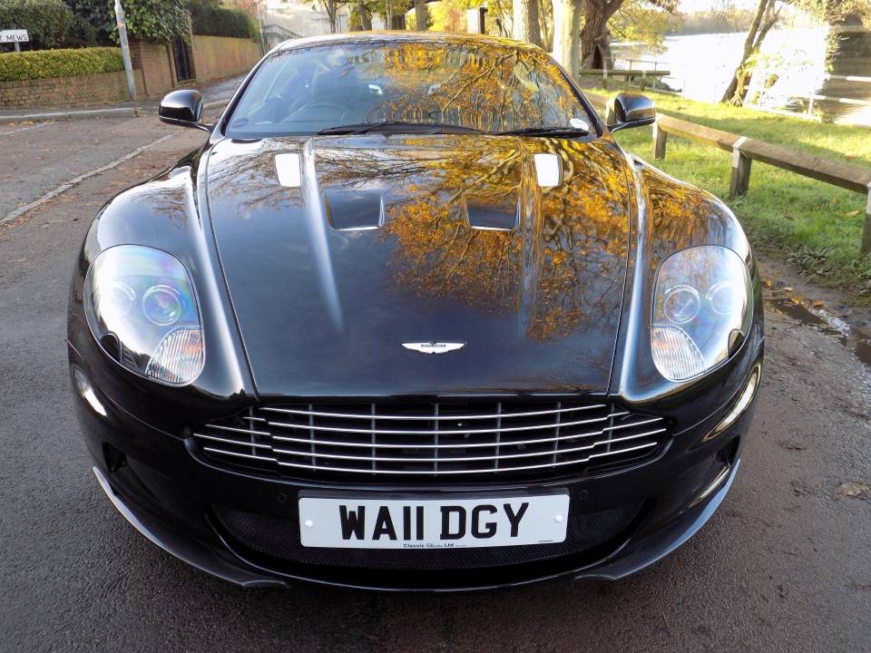 Image 8/50 de Aston Martin DBS (2011)