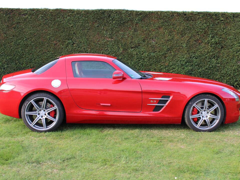 Image 7/57 of Mercedes-Benz SLS AMG (2010)