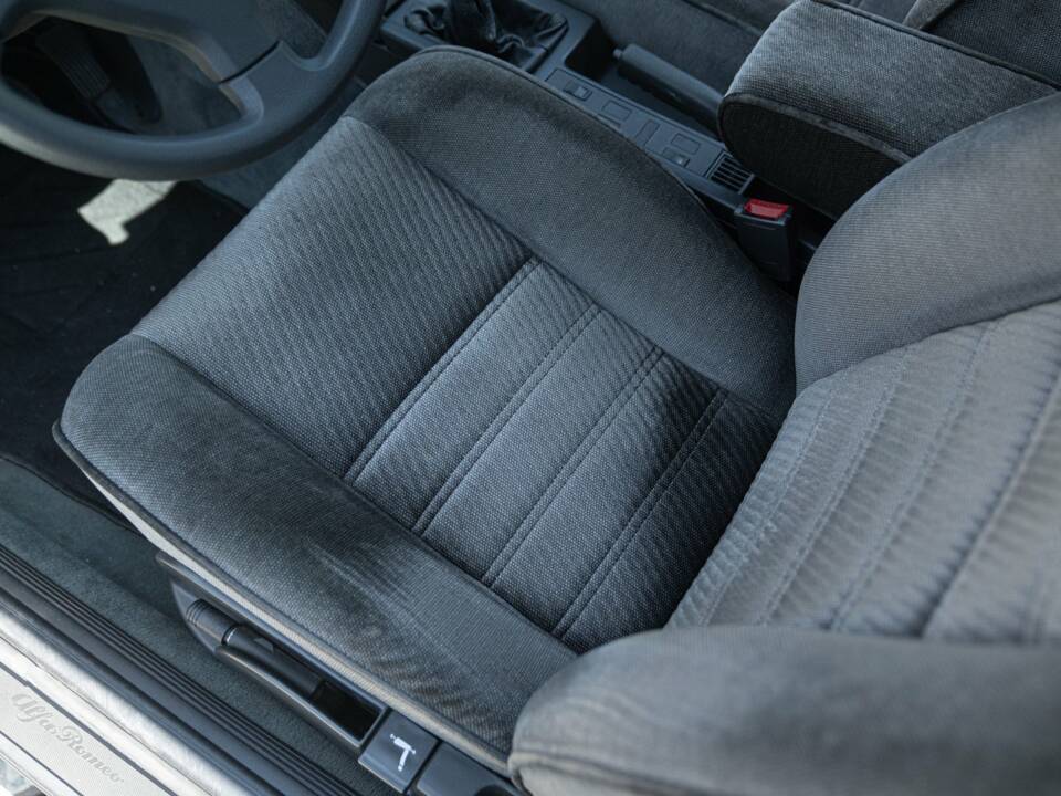Image 26/50 de Alfa Romeo 164 2.0 (1991)