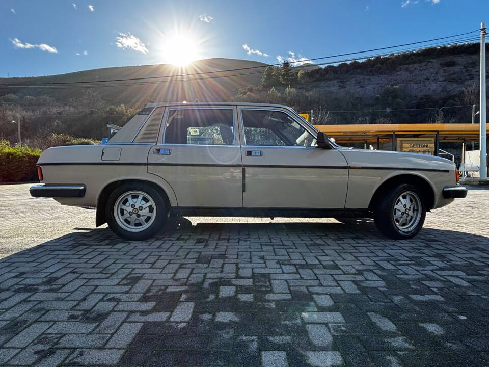 Image 6/16 de Lancia Trevi 2000 I.E. (1982)