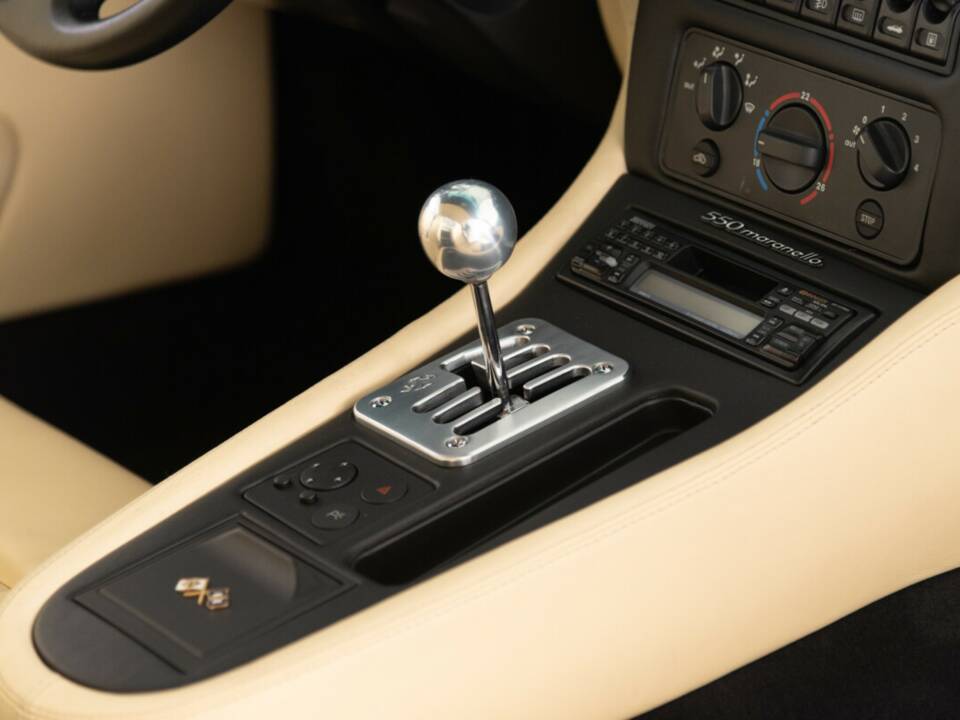 Image 39/47 of Ferrari 550 Maranello (1997)