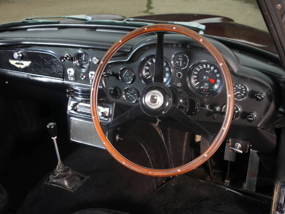 Image 12/23 of Aston Martin DB 6 (1966)