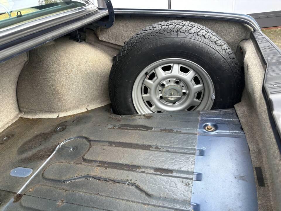 Image 22/24 of BMW 732i (1981)