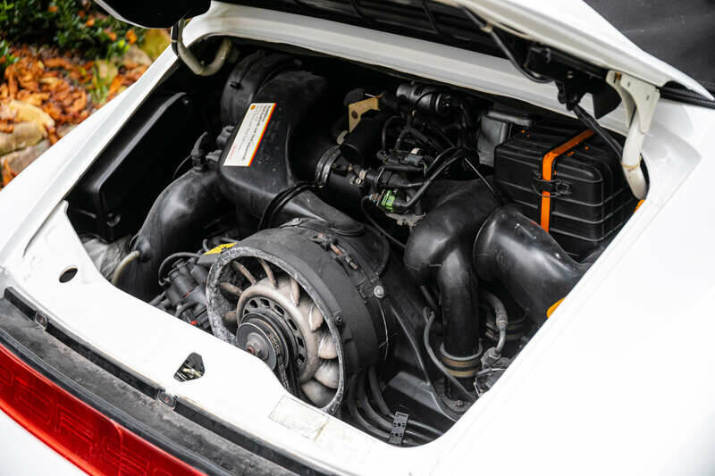 Image 29/38 of Porsche 911 Carrera 4 (1991)